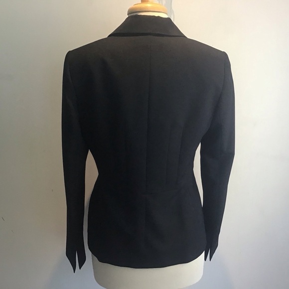 Evan PIcone Black Label fitted two button black blazer. Size 8 - Picture 5 of 14